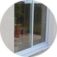 baie vitrée en pvc blanc - pour une piece de vie baie vitrée en pvc - pour une pièce de vie - de couleur blanche