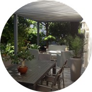 pergola murale en aluminium et à lames orientables pergola murale en aluminium et à lames orientables