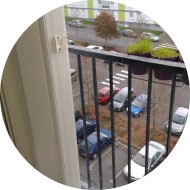 persienne en pvc coulissante sur rails vue intérieure - volet coulissant PVC