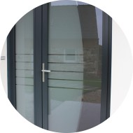 porte d'entrée aluminium gris anthracite avec panneau de verre personnalisé porte d'entrée en aluminium gris anthracite avec panneau de verre