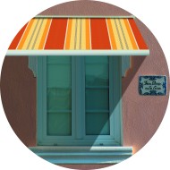 store-banne avec coffre sur la fenêtre store-banne avec coffre sur la fenêtre