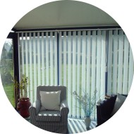 store californien - bandes verticales orientables - protection des regards indiscrets et ambiance modulable store californien - bandes verticales orientables - protection des regards indiscrets et ambiance modulable